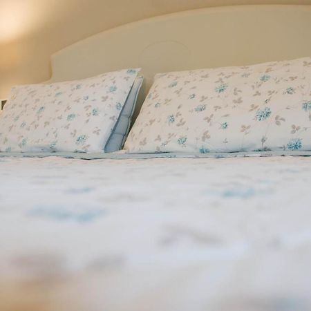 Villa Chiara B&B Biandronno Екстериор снимка
