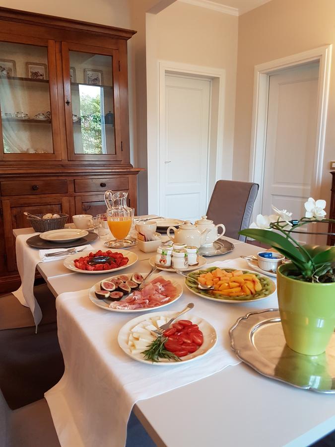 Villa Chiara B&B Biandronno Екстериор снимка