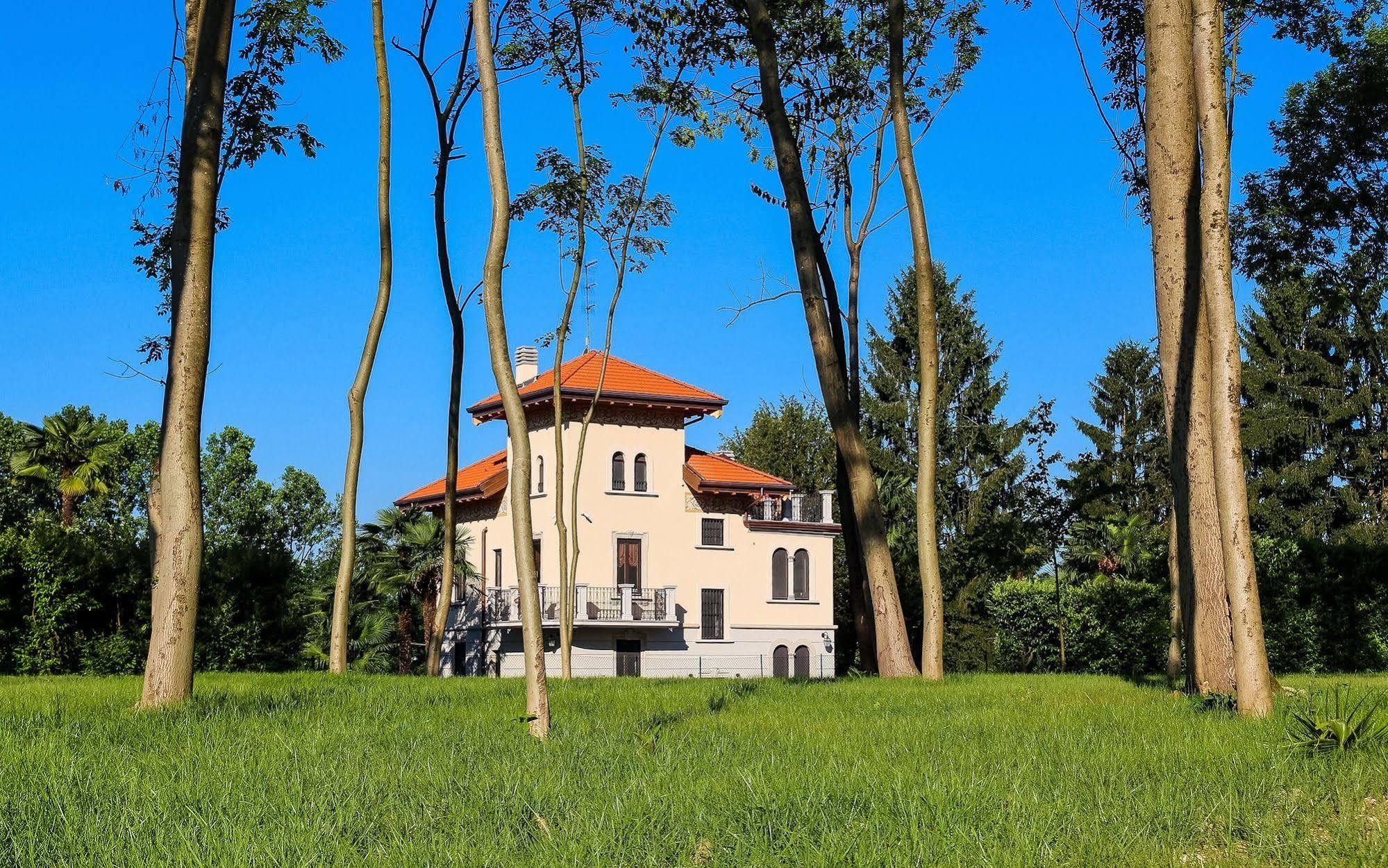 Villa Chiara B&B Biandronno Екстериор снимка