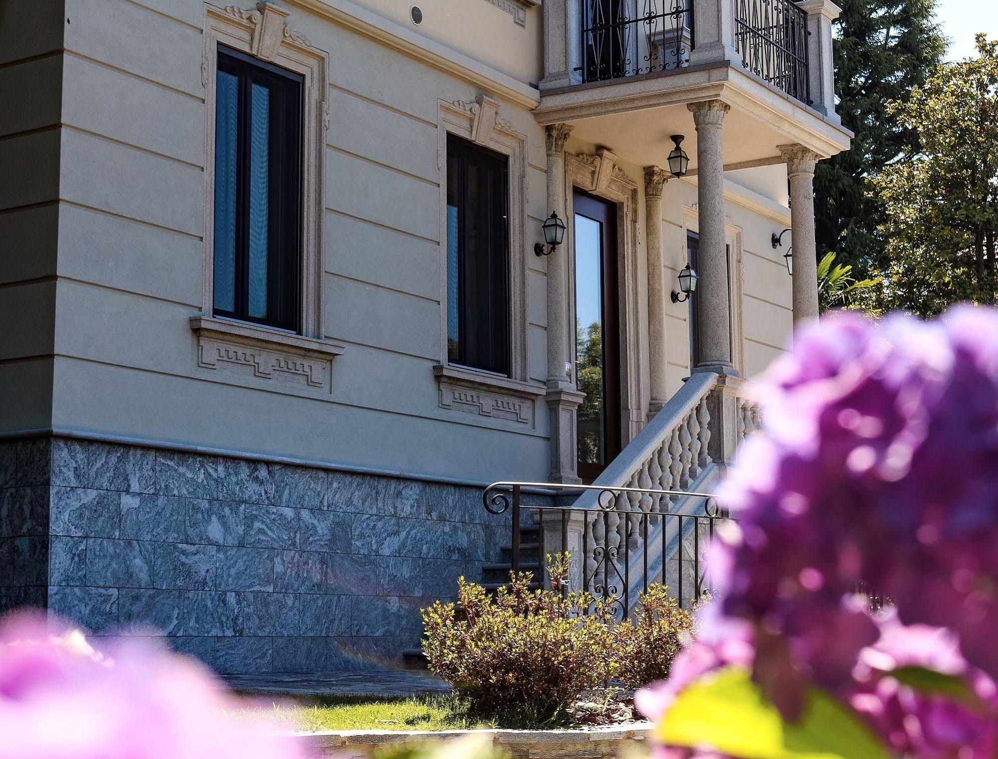 Villa Chiara B&B Biandronno Екстериор снимка