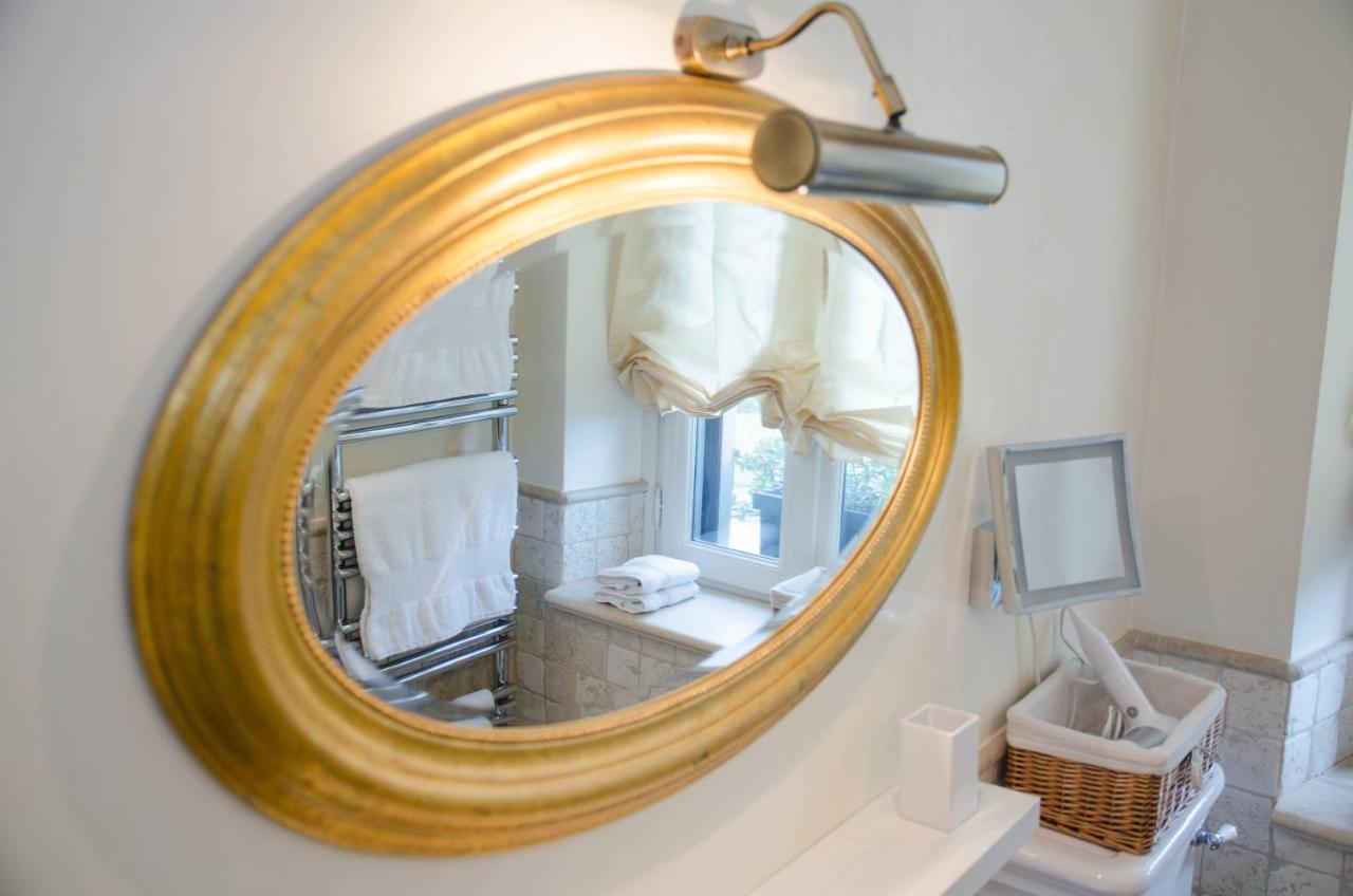 Villa Chiara B&B Biandronno Екстериор снимка